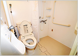 ユニットバス（シャワー）の浴室とトイレ